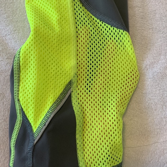 VSX Victoria’s Secret knockout workout crop size small - Picture 3 of 5